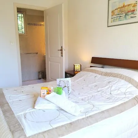 105m2, Piscine, 5 Min Des Golfs, Proche Centre *